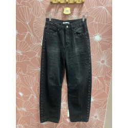 Pantalón tachuelas