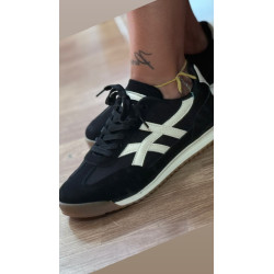 Deportiva negra