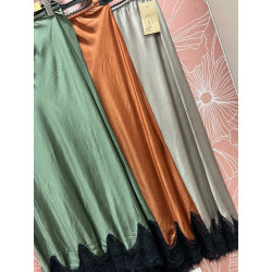 Falda satén encaje