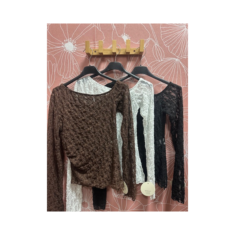 Top encaje asimétrico