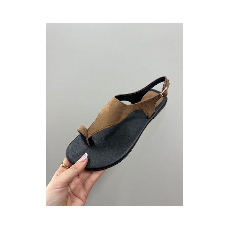 Sandalia plana antelina