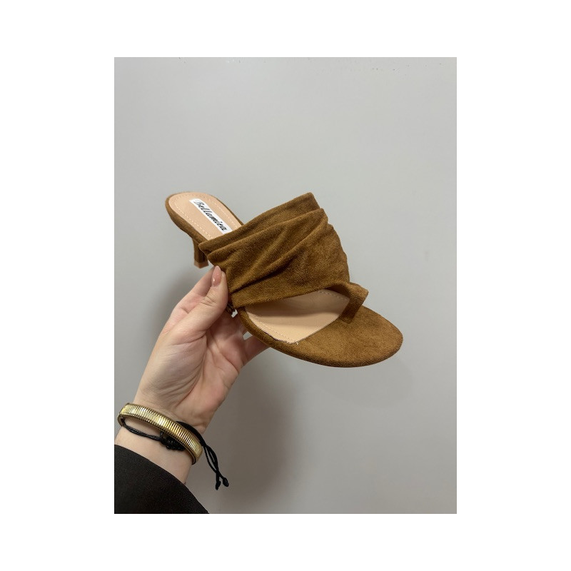 Sandalia tacón ante