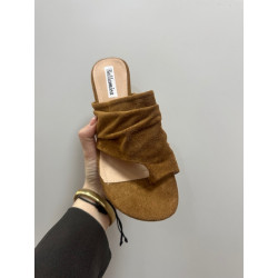 Sandalia tacón ante