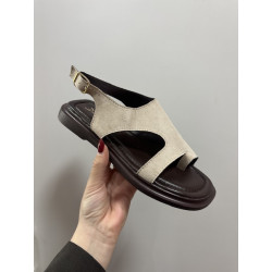 Sandalia plana beige