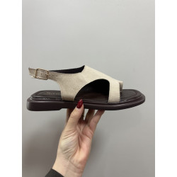 Sandalia plana beige