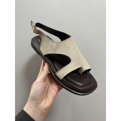 Sandalia plana beige