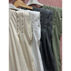 Camiseta hombrera tachuelas