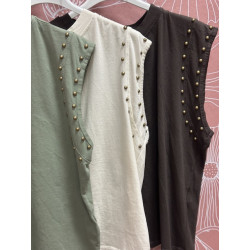 Camiseta básica tachuelas