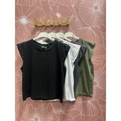 Camiseta básica tachuela