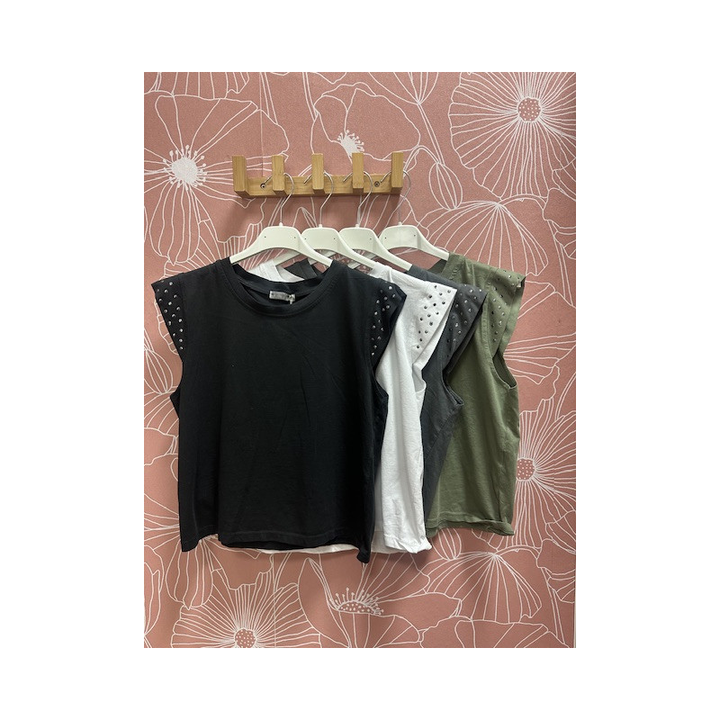 Camiseta básica tachuela