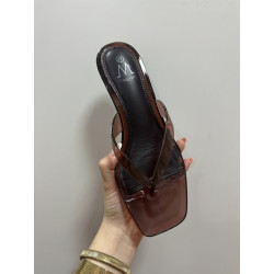 Sandalia marron tacon
