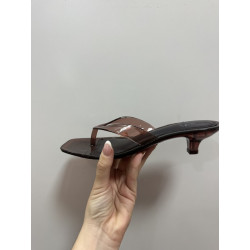 Sandalia marron tacon