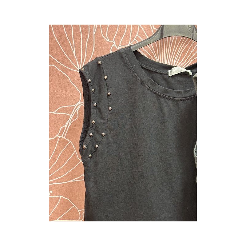 Camiseta tachuelas