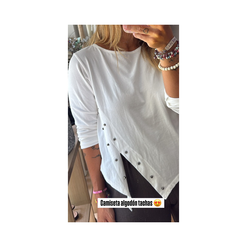 Camiseta asimétrica tachuelas
