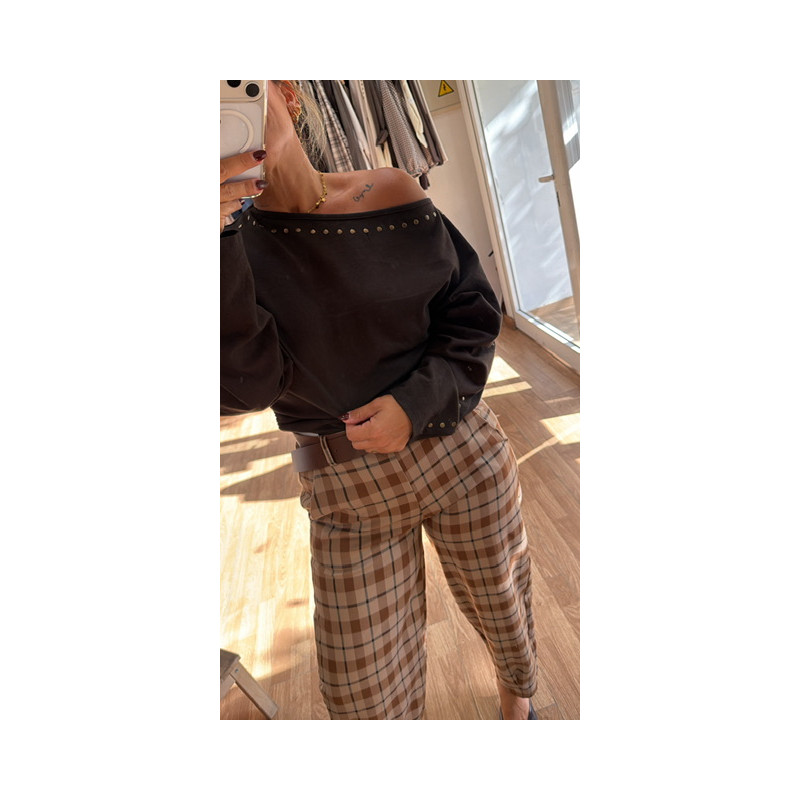 Camiseta manga larga tachuelas